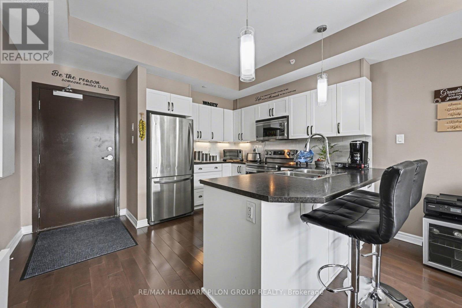 403 - 230 Titanium Private, Ottawa, Ontario  K1C 0C1 - Photo 2 - X12943428