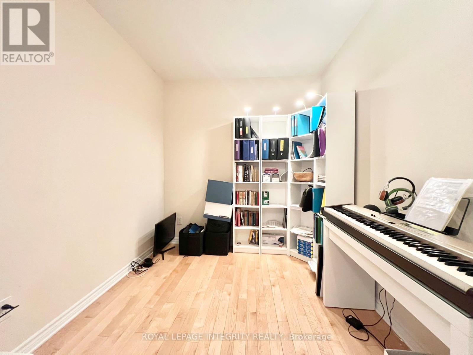 101 - 160 Guelph Private, Ottawa, Ontario  K2T 0J4 - Photo 3 - X12943464