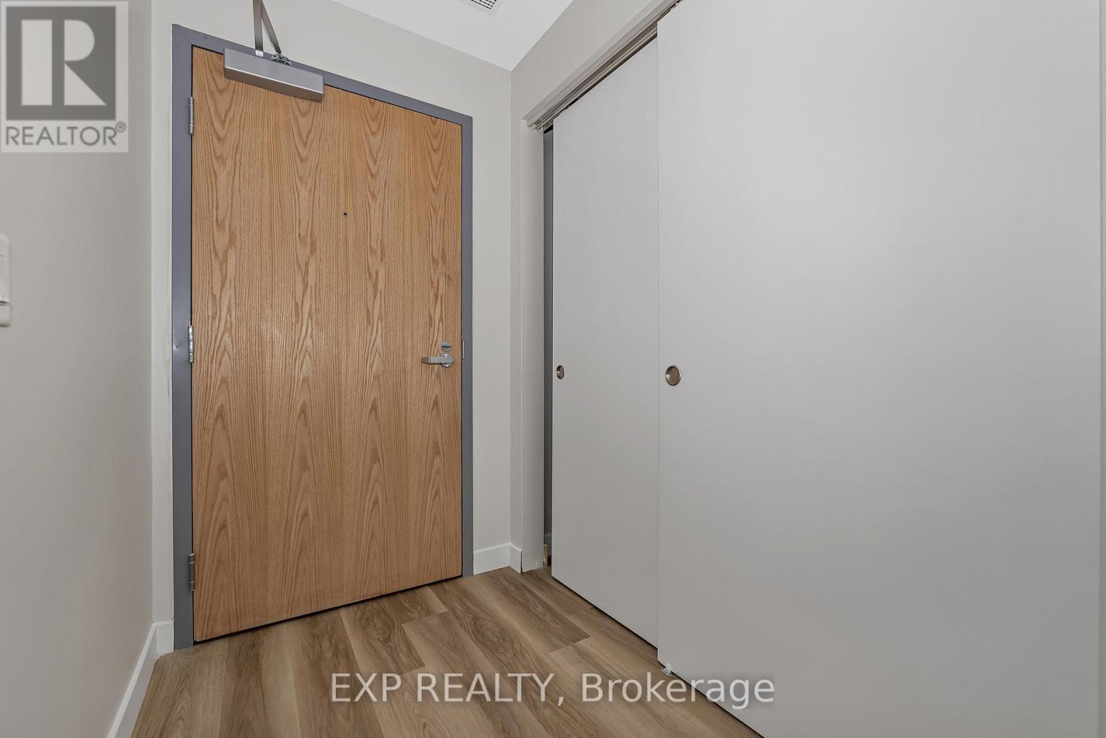 102 - 211 Armstrong Street, Ottawa, Ontario  K1Y 2W3 - Photo 3 - X12943522