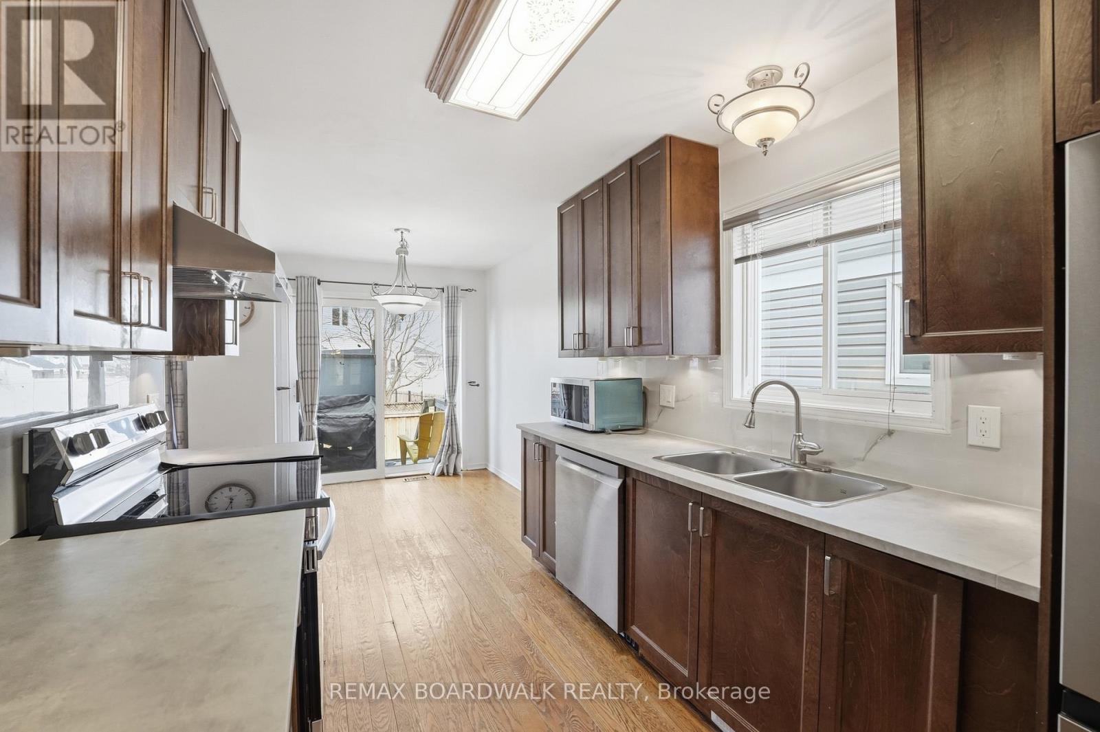 102 Deerfox Drive, Ottawa, Ontario  K2J 4W9 - Photo 10 - X12943638