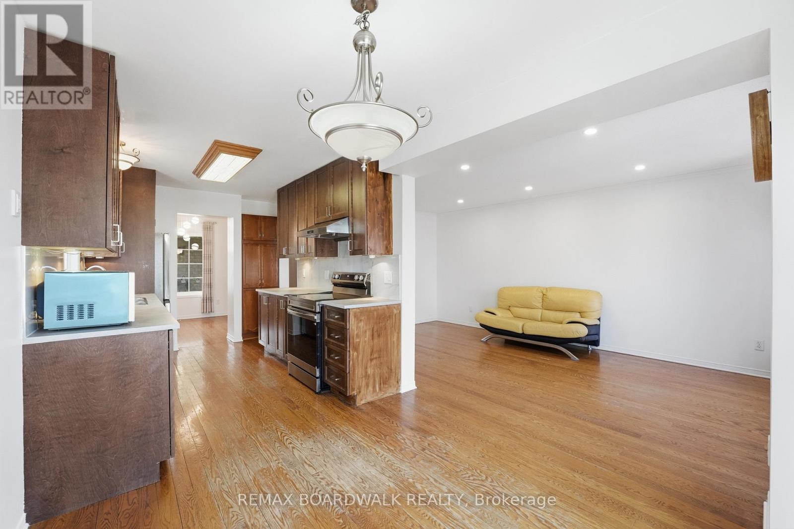 102 Deerfox Drive, Ottawa, Ontario  K2J 4W9 - Photo 12 - X12943638