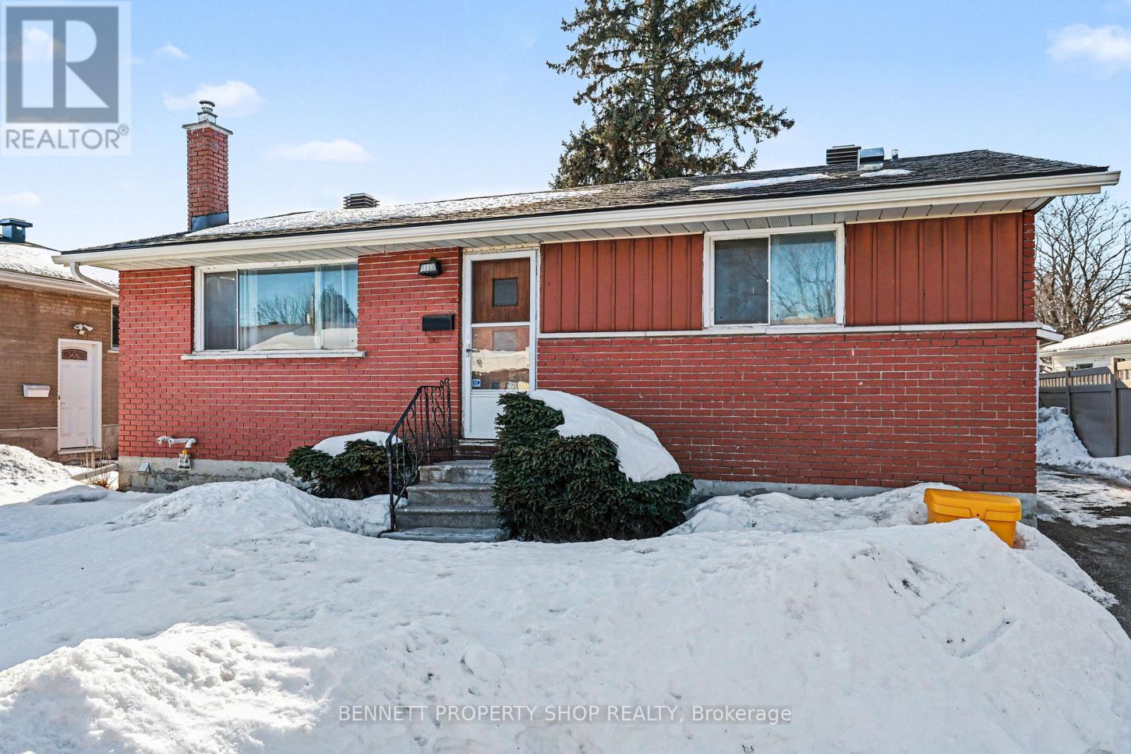 1112 Cobden Road, Ottawa, Ontario  K2C 2Z2 - Photo 2 - X12943642