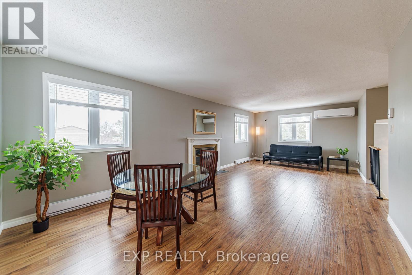 10 Castlegreen Private, Ottawa, Ontario  K1T 3N2 - Photo 3 - X12943724