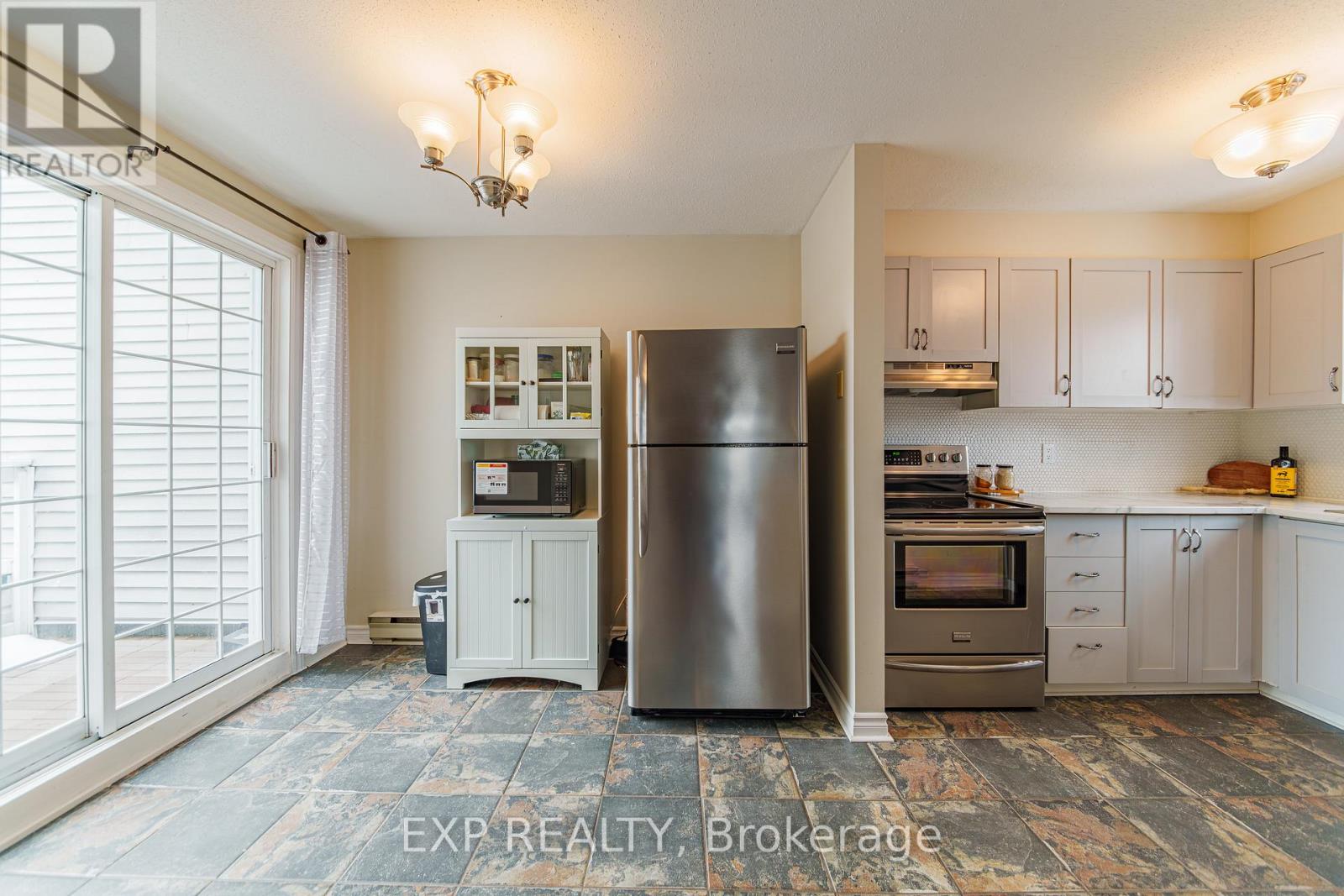 10 Castlegreen Private, Ottawa, Ontario  K1T 3N2 - Photo 8 - X12943724