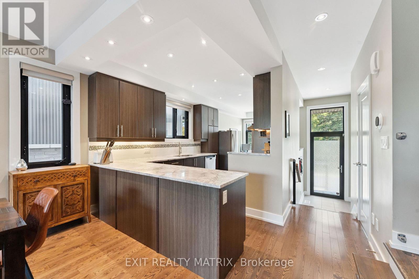 97 Queen Mary Street, Ottawa, Ontario  K1K 1X6 - Photo 2 - X12943738