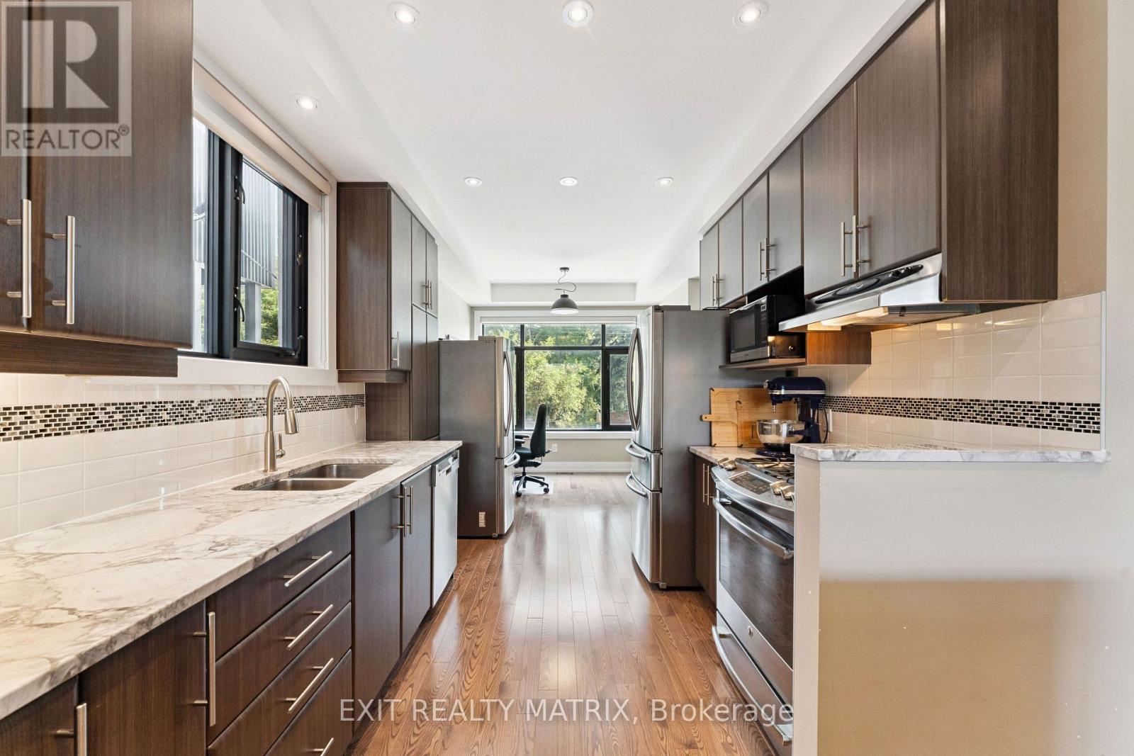 97 Queen Mary Street, Ottawa, Ontario  K1K 1X6 - Photo 4 - X12943738