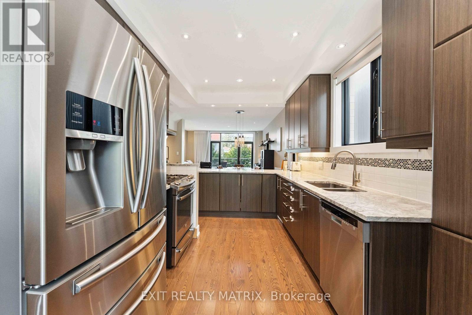 97 Queen Mary Street, Ottawa, Ontario  K1K 1X6 - Photo 5 - X12943738