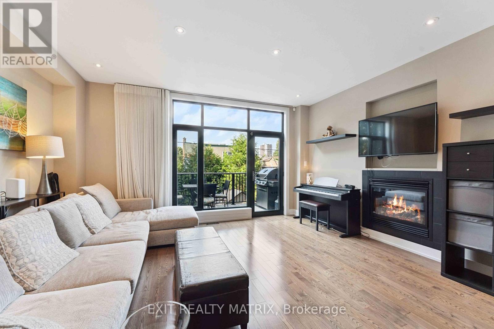 97 Queen Mary Street, Ottawa, Ontario  K1K 1X6 - Photo 9 - X12943738