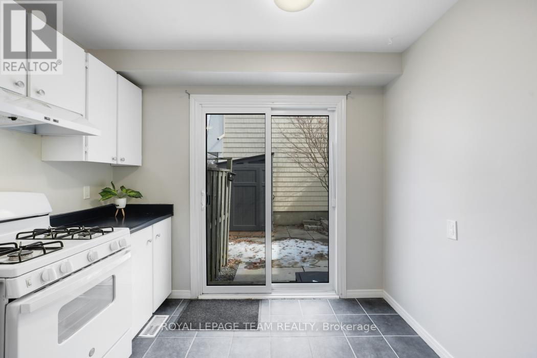 221 Petrie Lane, Ottawa, Ontario  K2K 1Z5 - Photo 10 - X12943808