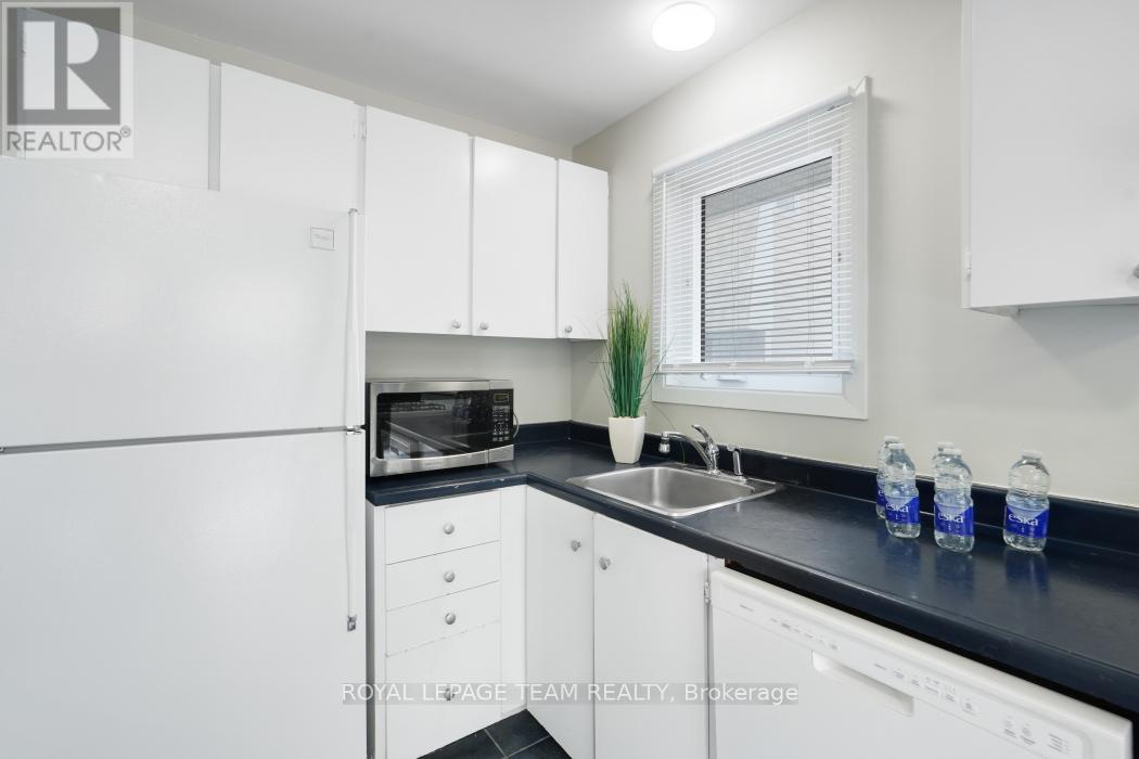 221 Petrie Lane, Ottawa, Ontario  K2K 1Z5 - Photo 11 - X12943808