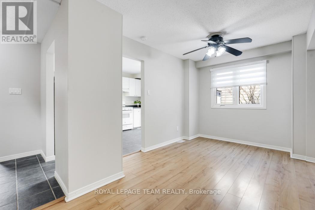 221 Petrie Lane, Ottawa, Ontario  K2K 1Z5 - Photo 13 - X12943808