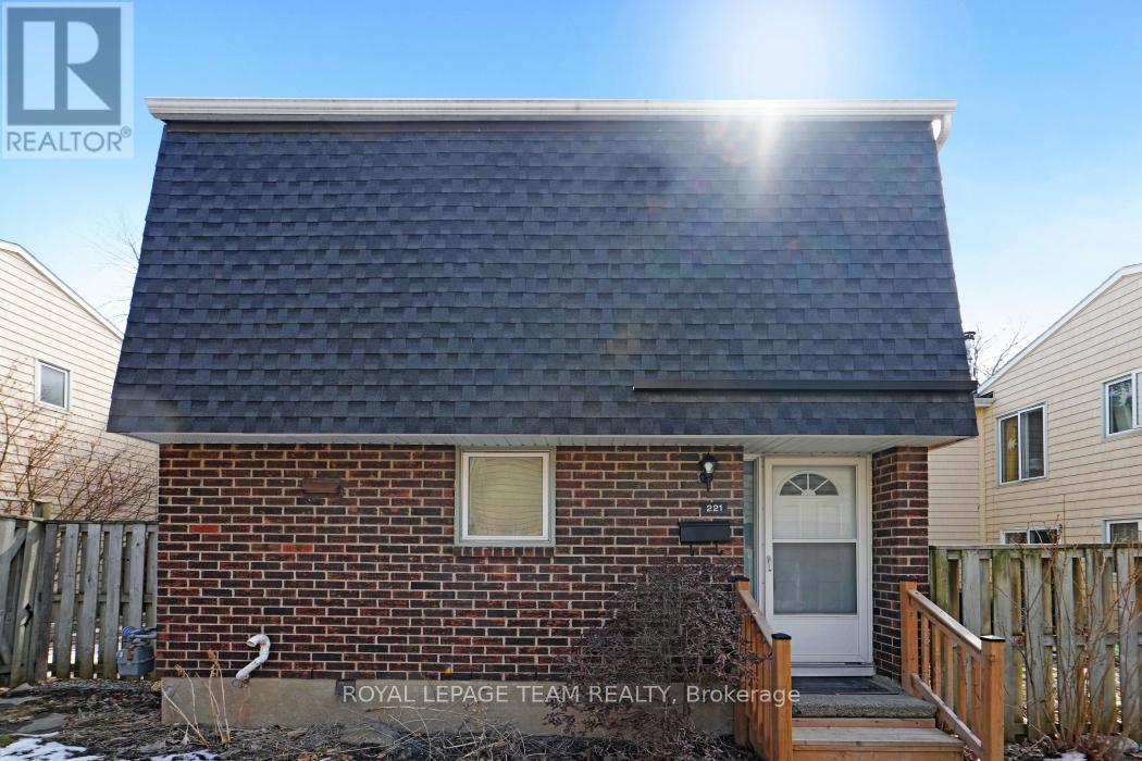 221 Petrie Lane, Ottawa, Ontario  K2K 1Z5 - Photo 2 - X12943808