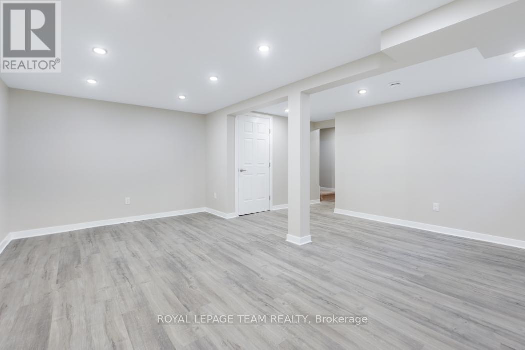 221 Petrie Lane, Ottawa, Ontario  K2K 1Z5 - Photo 31 - X12943808