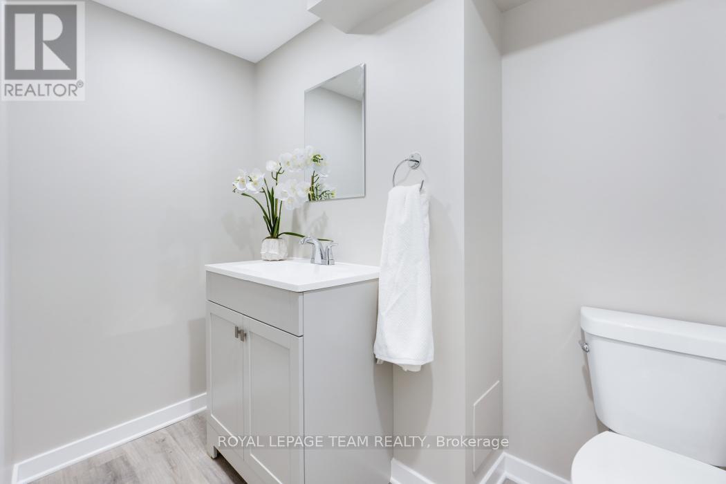 221 Petrie Lane, Ottawa, Ontario  K2K 1Z5 - Photo 32 - X12943808