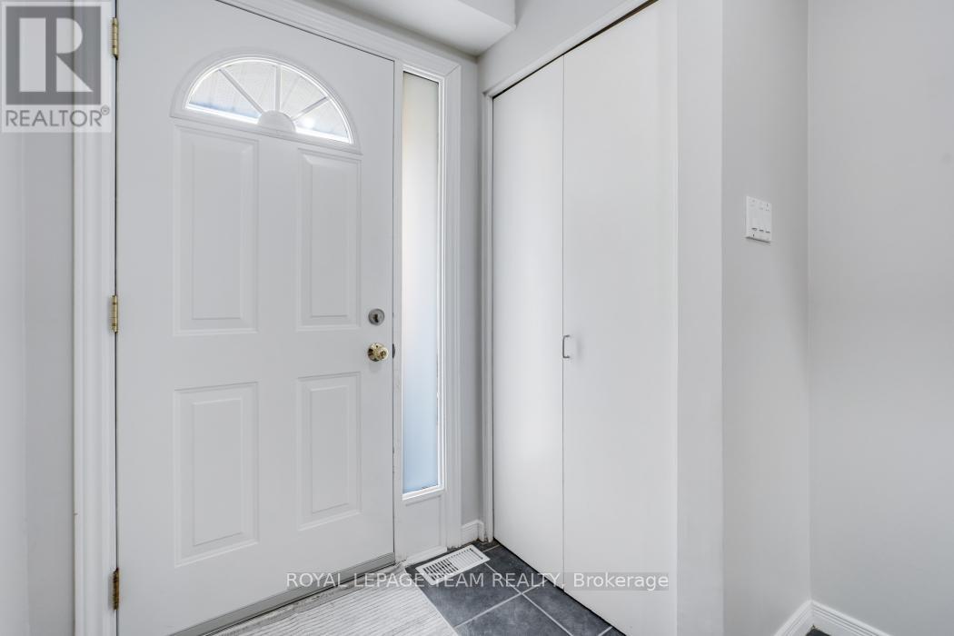 221 Petrie Lane, Ottawa, Ontario  K2K 1Z5 - Photo 4 - X12943808