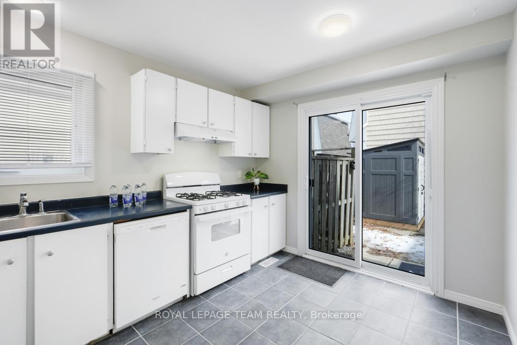 221 Petrie Lane, Ottawa, Ontario  K2K 1Z5 - Photo 7 - X12943808
