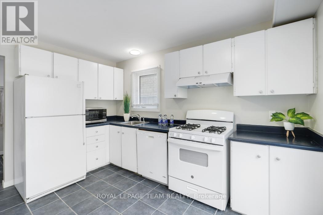 221 Petrie Lane, Ottawa, Ontario  K2K 1Z5 - Photo 8 - X12943808