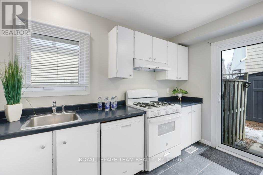 221 Petrie Lane, Ottawa, Ontario  K2K 1Z5 - Photo 9 - X12943808