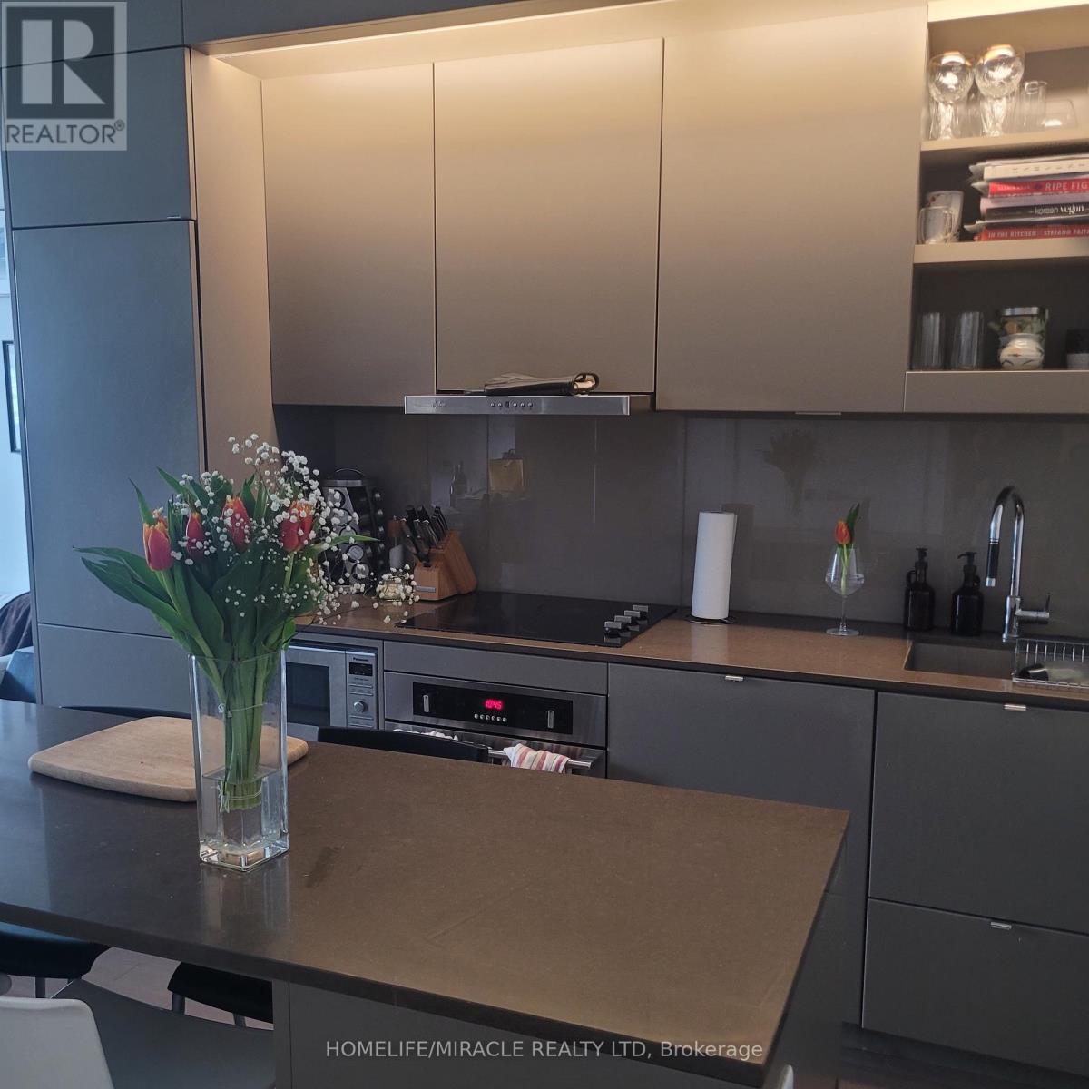 1212 - 101 Peter Street, Toronto, Ontario  M5V 0G6 - Photo 4 - C12943534