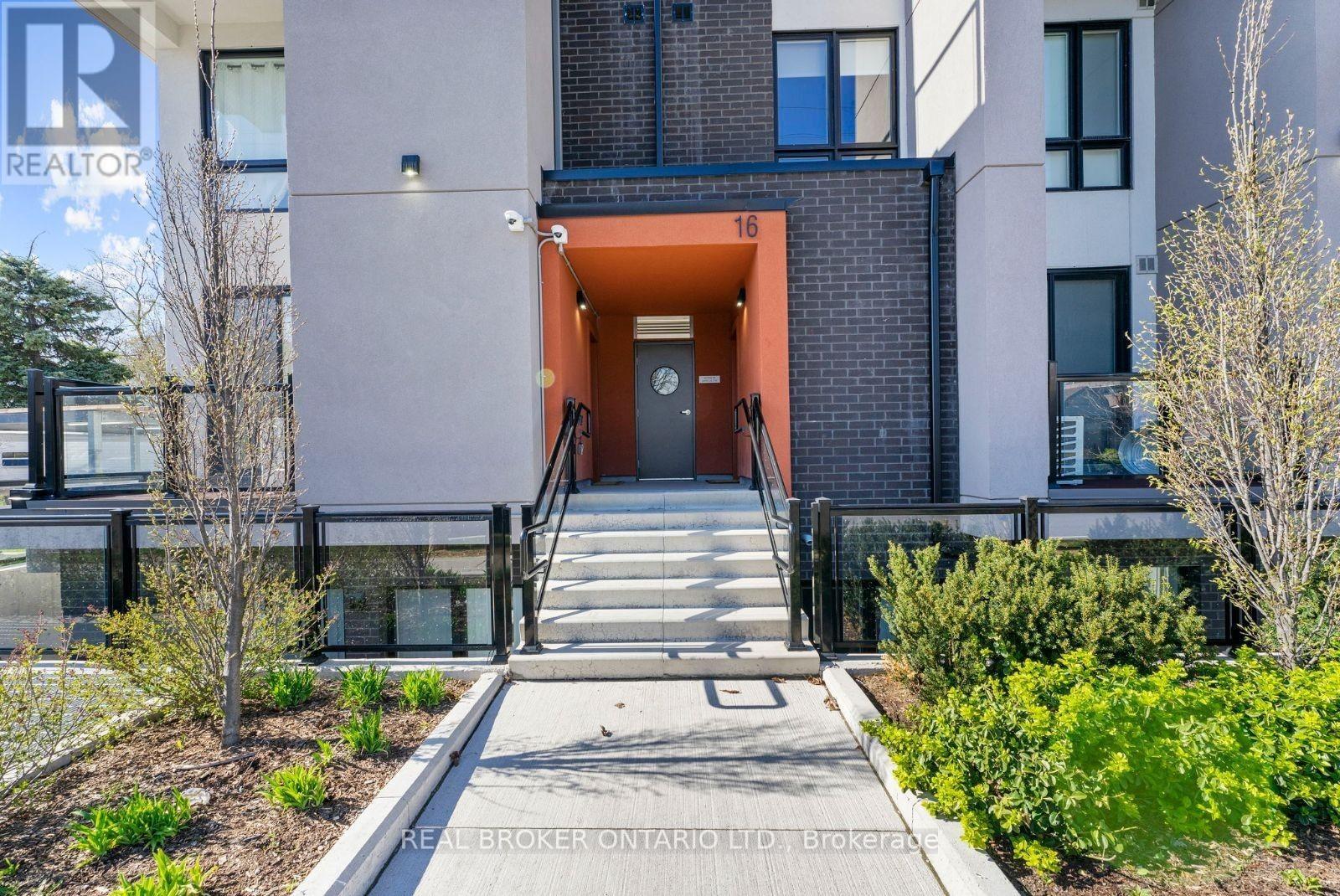 5 - 16 Marquette Avenue, Toronto, Ontario  M6A 0E1 - Photo 2 - C12943772