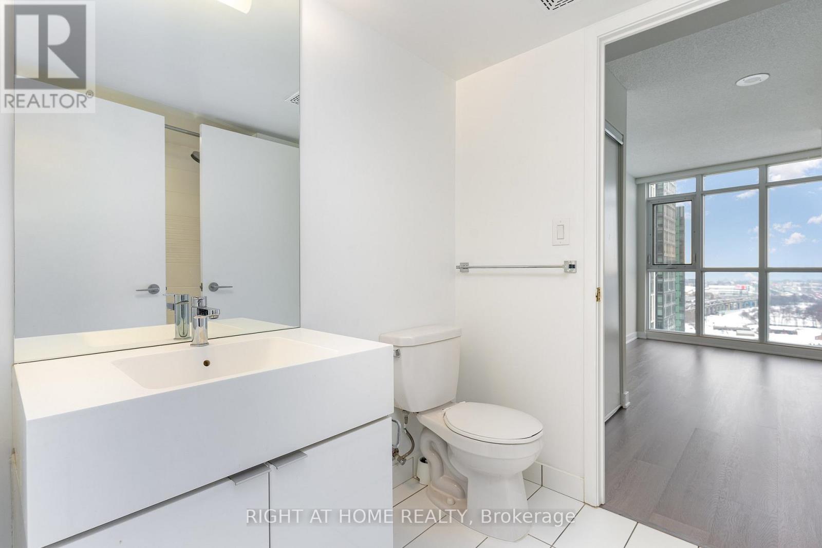 2711 - 21 Iceboat Terrace, Toronto, Ontario  M5V 4A9 - Photo 12 - C12943776