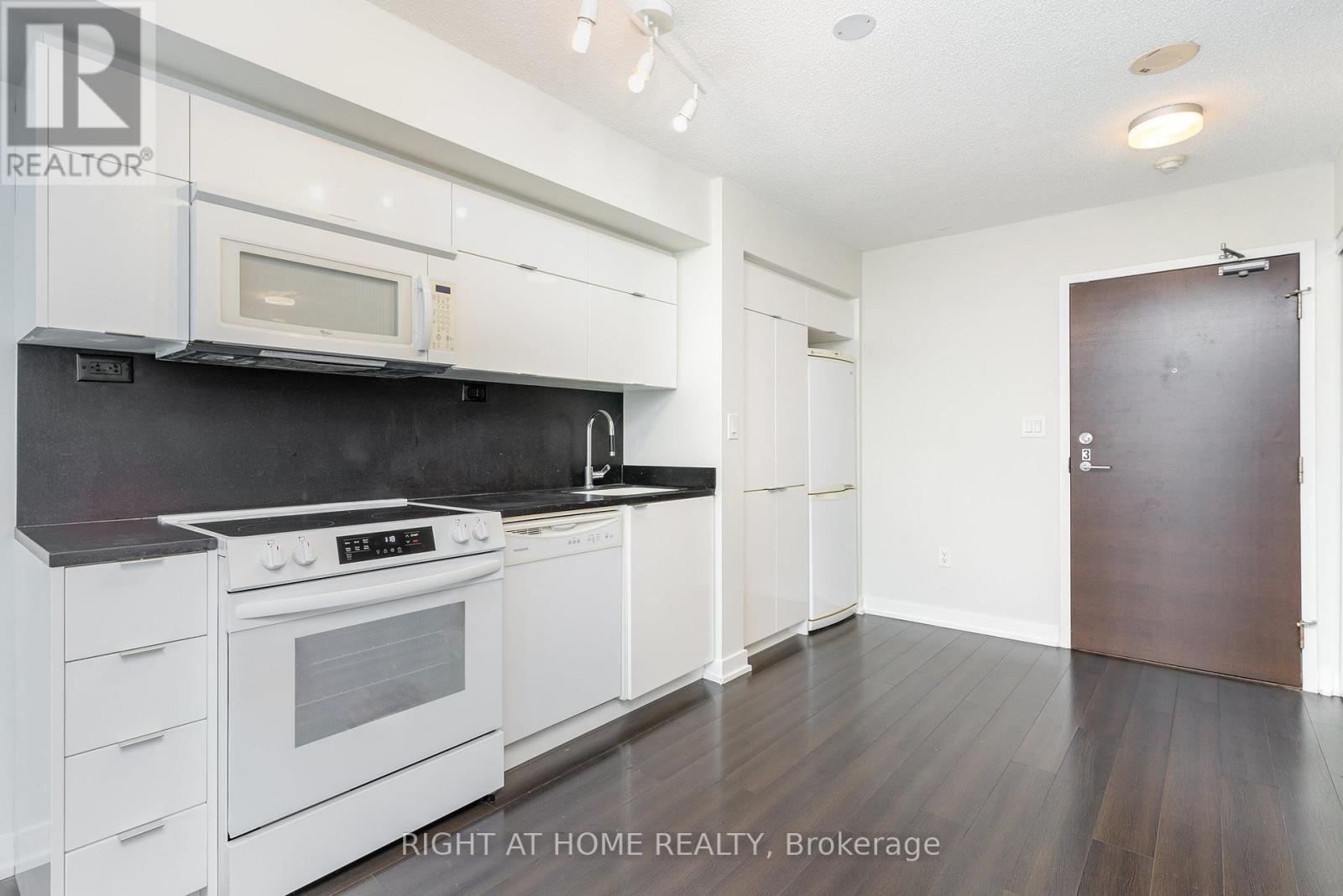 2711 - 21 Iceboat Terrace, Toronto, Ontario  M5V 4A9 - Photo 3 - C12943776