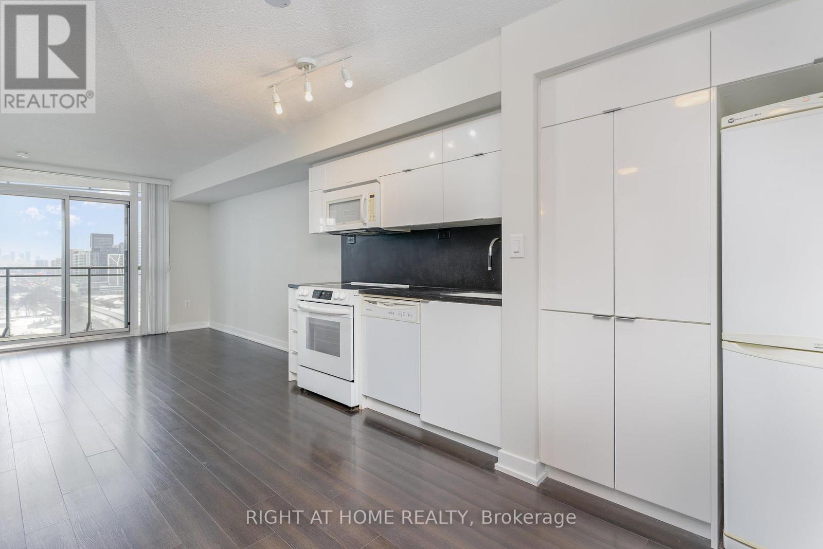 2711 - 21 Iceboat Terrace, Toronto, Ontario  M5V 4A9 - Photo 5 - C12943776