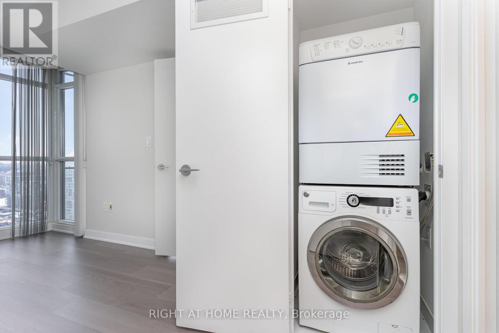 2711 - 21 Iceboat Terrace, Toronto, Ontario  M5V 4A9 - Photo 9 - C12943776