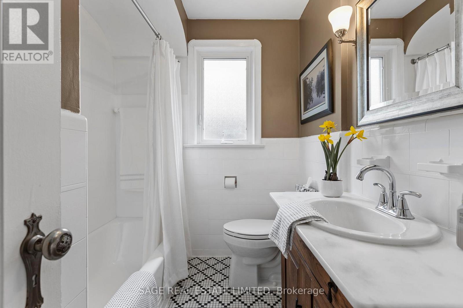 93 Ridge Hill Drive, Toronto, Ontario  M6C 2J7 - Photo 21 - C12943778