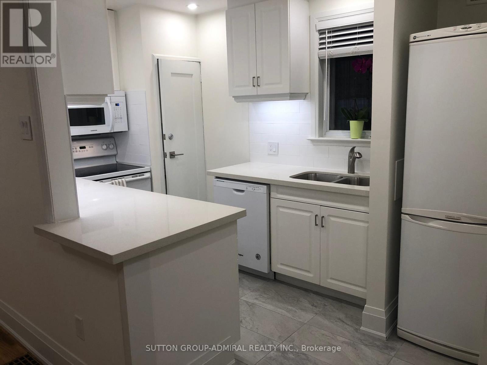 89 Rumsey Road, Toronto, Ontario  M4G 1P1 - Photo 14 - C12943806