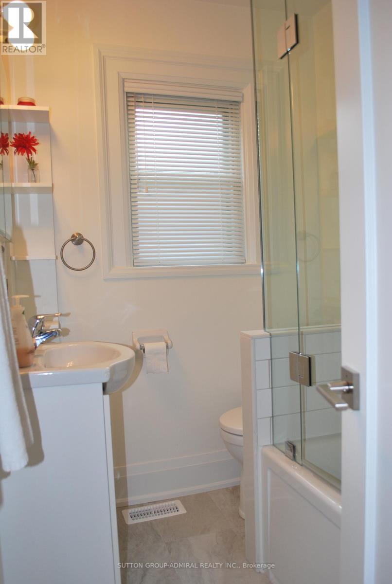 89 Rumsey Road, Toronto, Ontario  M4G 1P1 - Photo 19 - C12943806