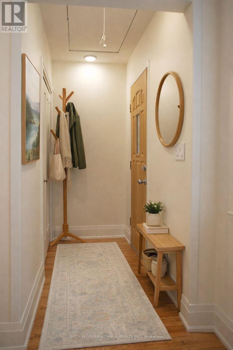 89 Rumsey Road, Toronto, Ontario  M4G 1P1 - Photo 4 - C12943806