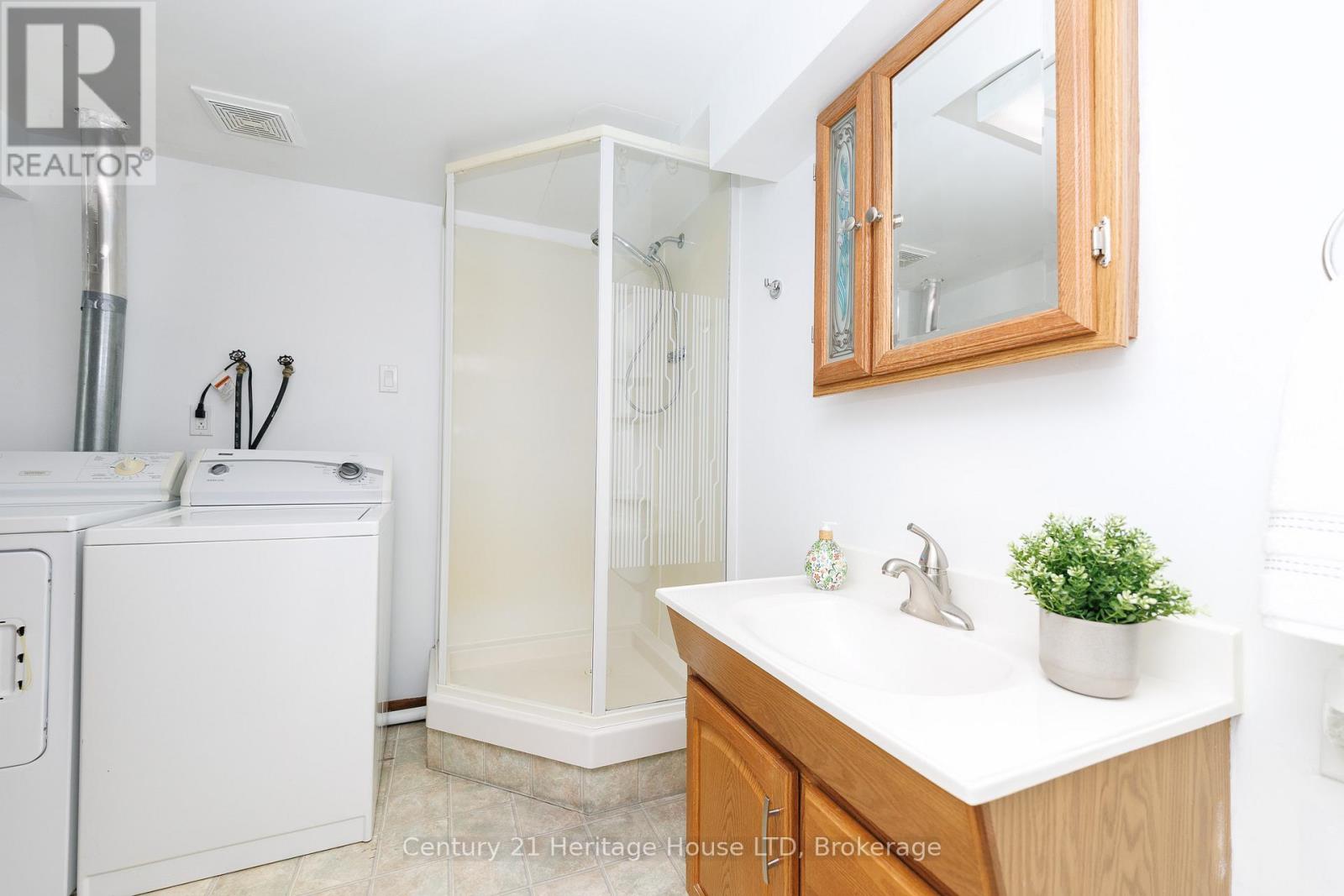 3859 Panama Court, Niagara Falls, Ontario  L2J 3Z8 - Photo 16 - X12943340