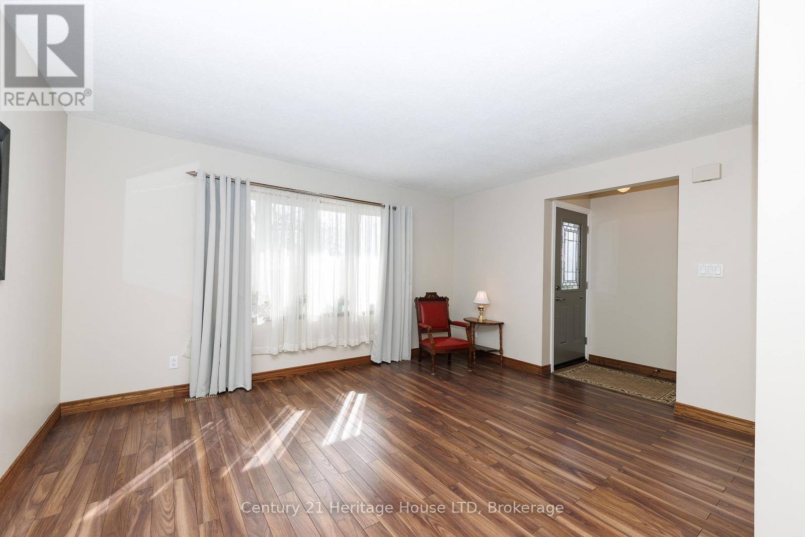 3859 Panama Court, Niagara Falls, Ontario  L2J 3Z8 - Photo 4 - X12943340