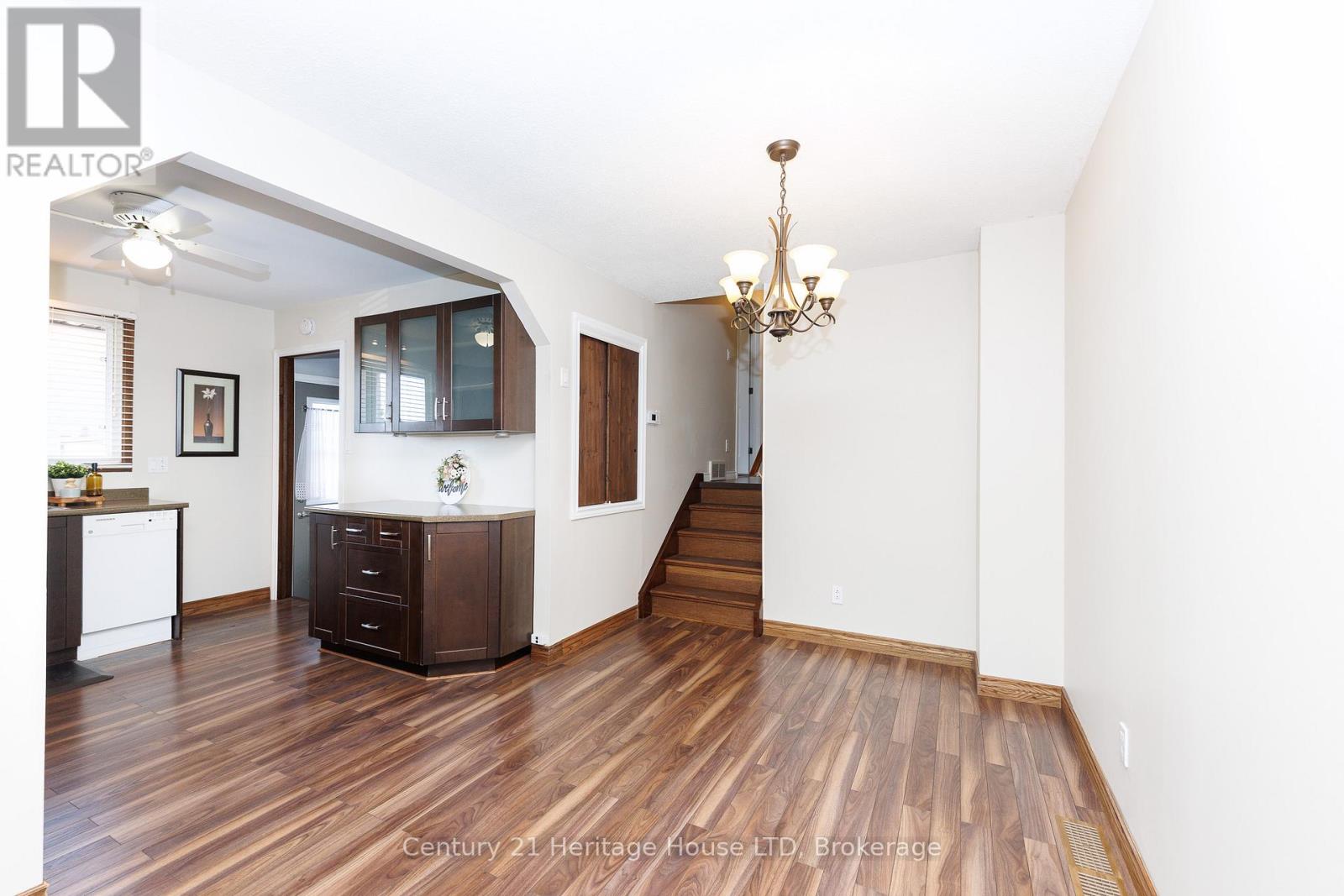 3859 Panama Court, Niagara Falls, Ontario  L2J 3Z8 - Photo 5 - X12943340