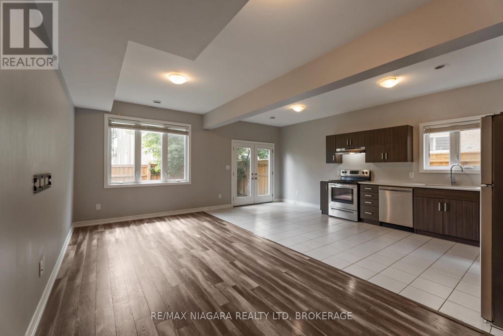 81 Grove Street, Welland, Ontario  L3B 4B3 - Photo 7 - X12943396