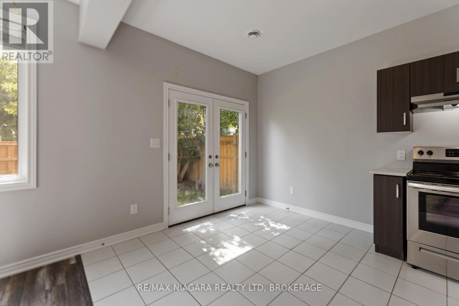 81 Grove Street, Welland, Ontario  L3B 4B3 - Photo 10 - X12943490