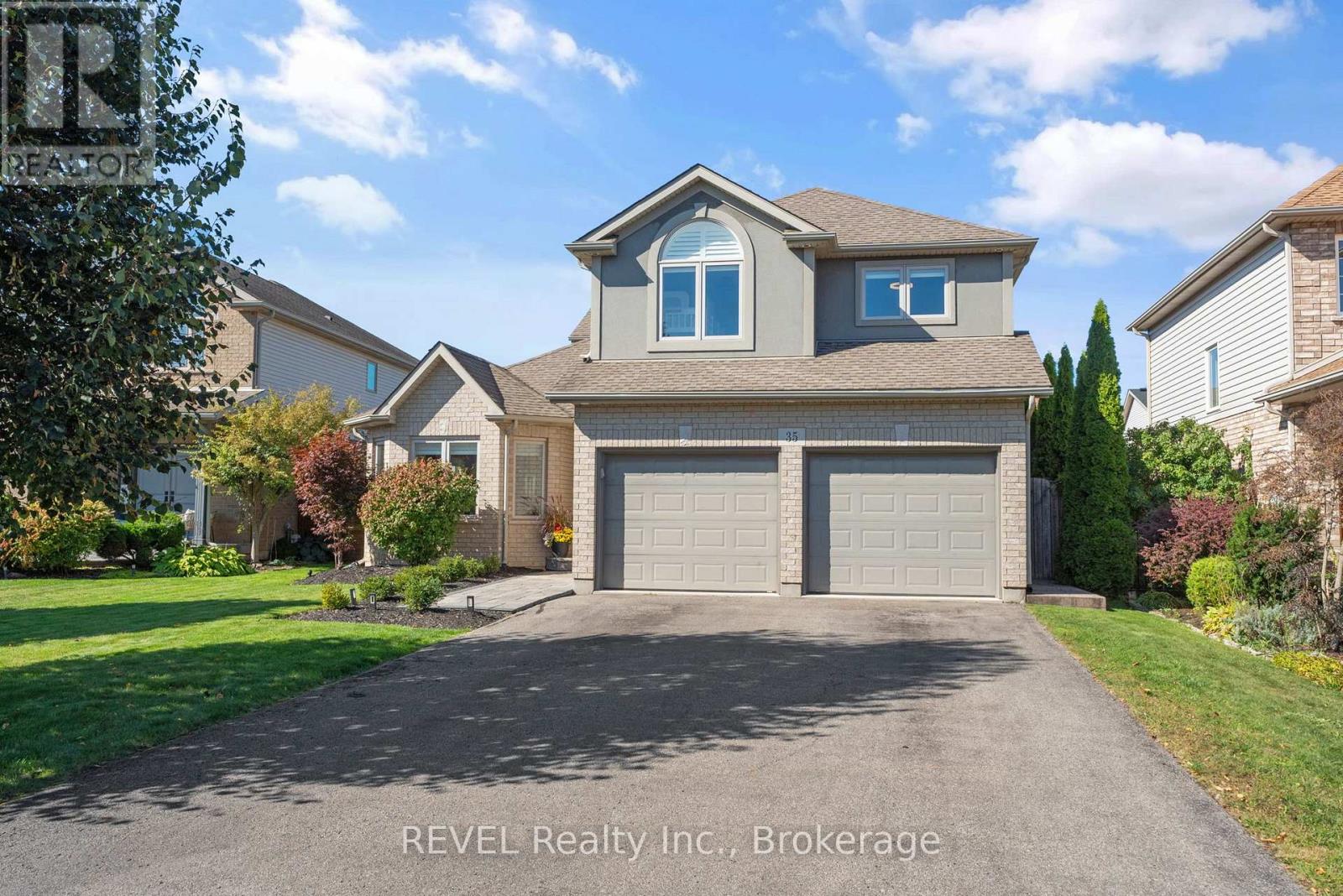 35 Agincourt Crescent, St. Catharines, Ontario  L2S 4B4 - Photo 3 - X12943520