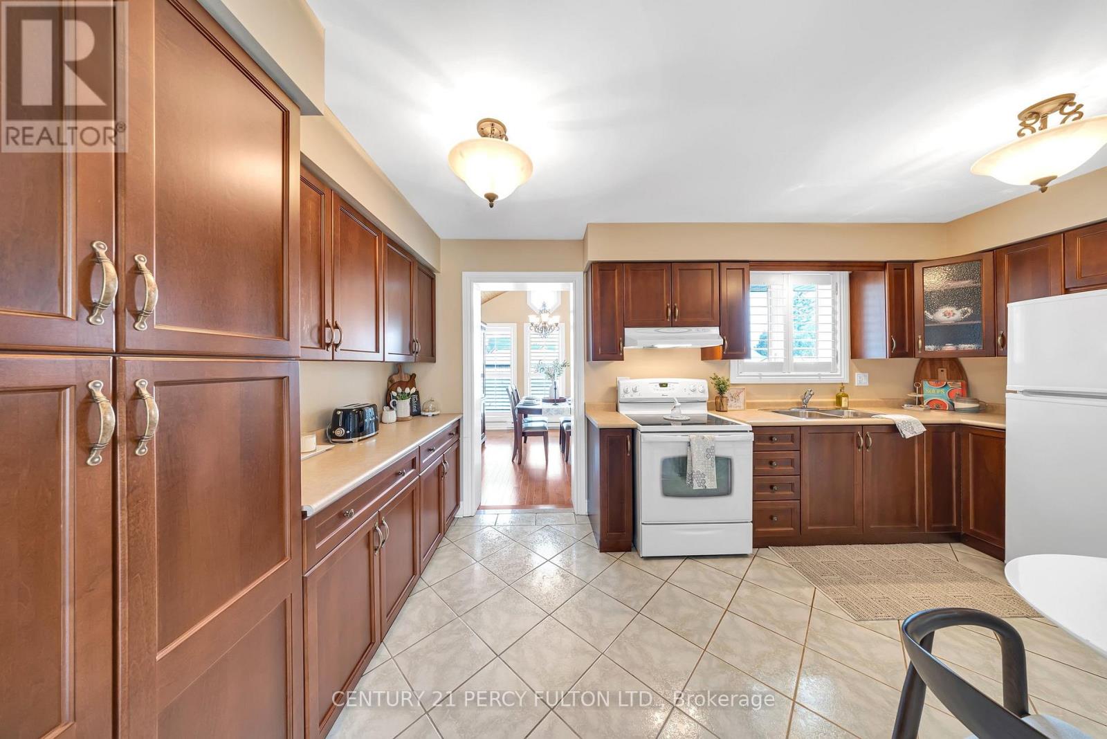 2553 Stillmeadow Drive, Mississauga, Ontario  L5B 1X8 - Photo 12 - W12942706