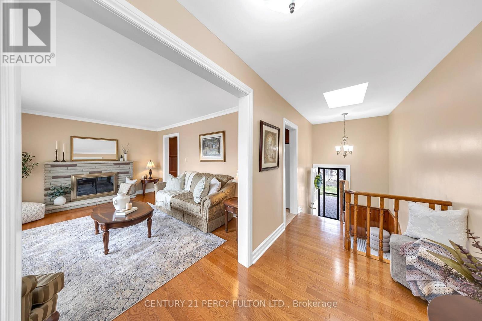 2553 Stillmeadow Drive, Mississauga, Ontario  L5B 1X8 - Photo 9 - W12942706