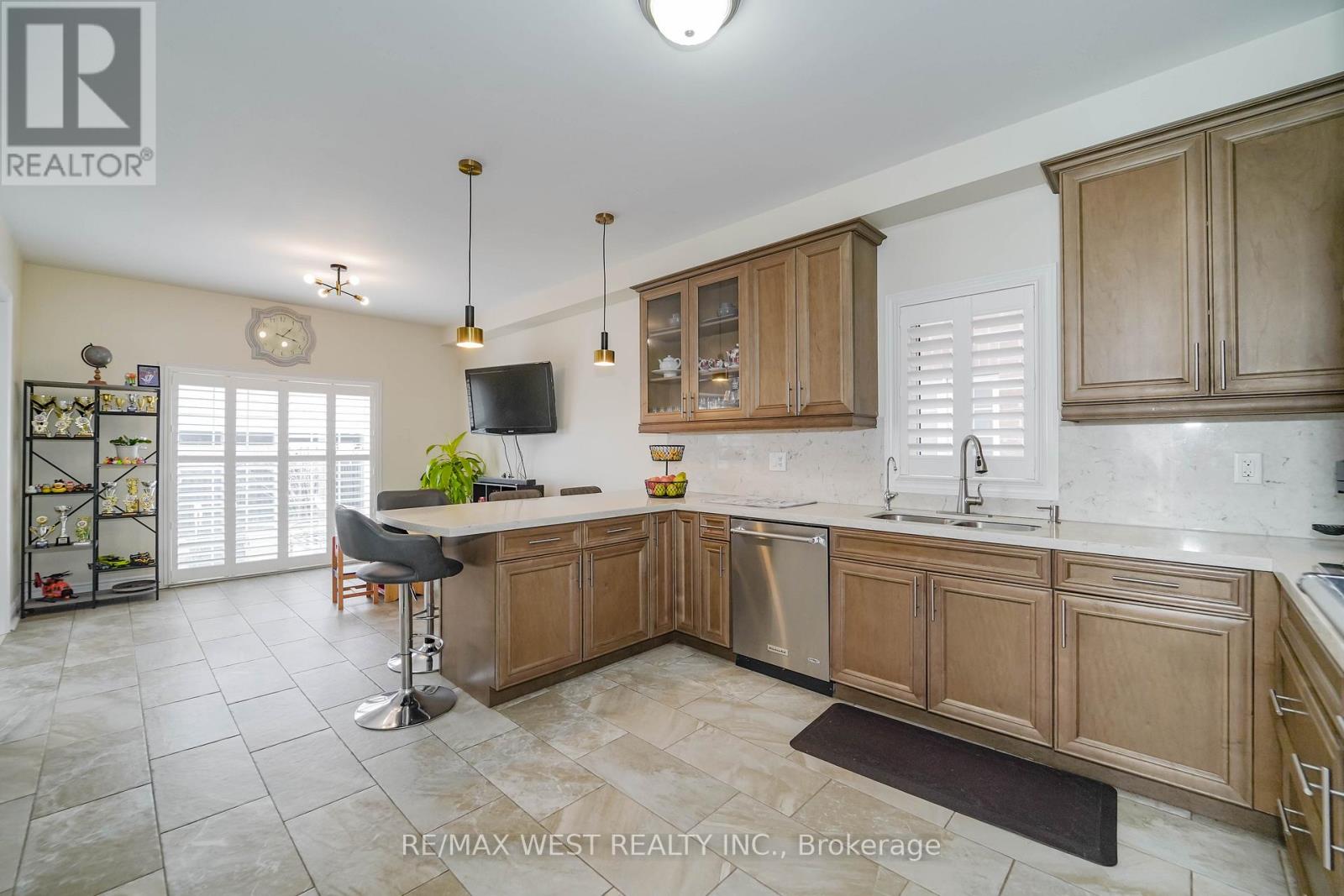 63 Sharplin Drive, Ajax, Ontario  L1Z 0P4 - Photo 5 - E12943554