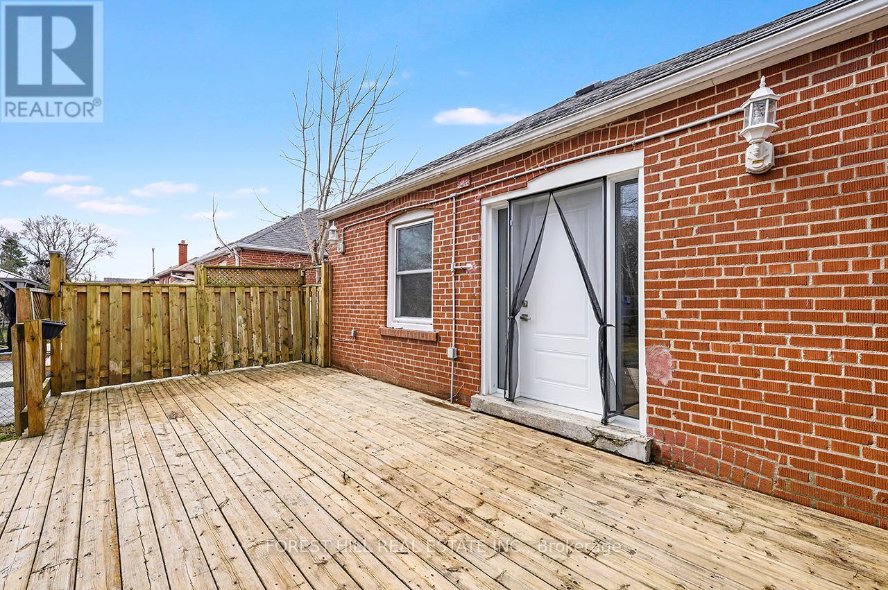 667 Pharmacy Avenue, Toronto, Ontario  M1L 3H7 - Photo 27 - E12943590