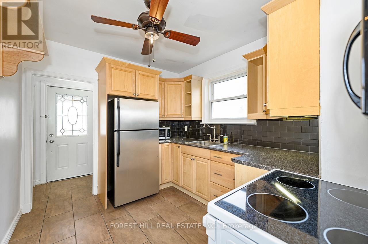 667 Pharmacy Avenue, Toronto, Ontario  M1L 3H7 - Photo 4 - E12943590