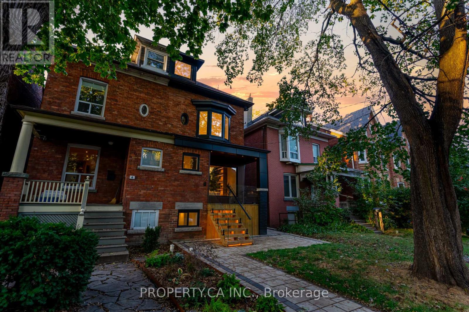 LOWER - 8 FIRST AVENUE, Toronto, Ontario