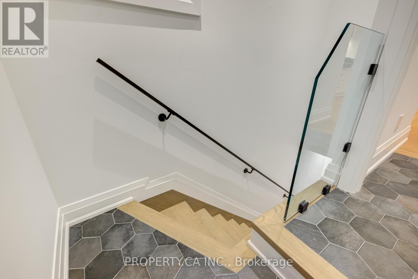 Lower - 8 First Avenue, Toronto, Ontario  M4M 1W8 - Photo 2 - E12943656