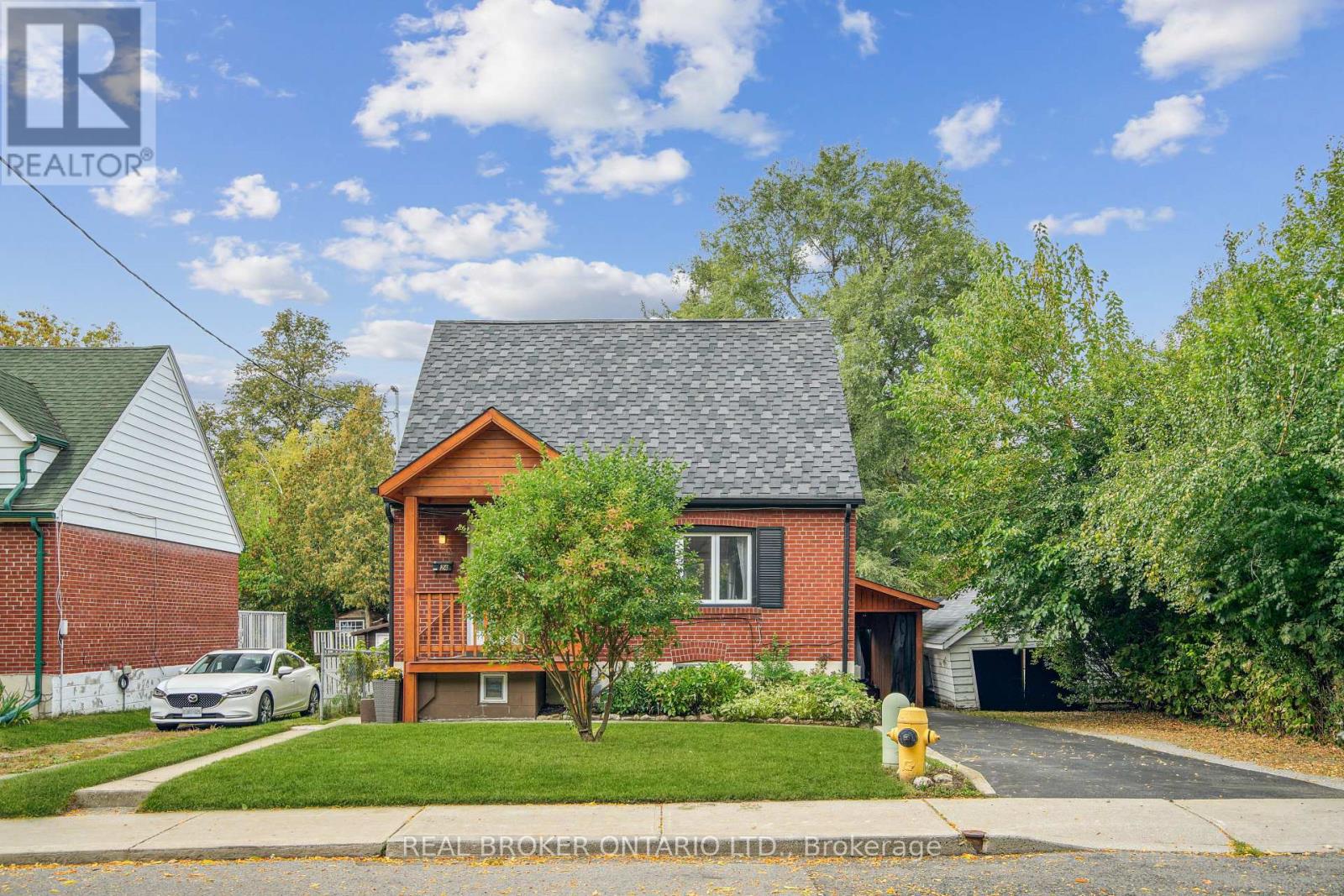 UPPER - 24 GLENBURN AVENUE, Toronto, Ontario