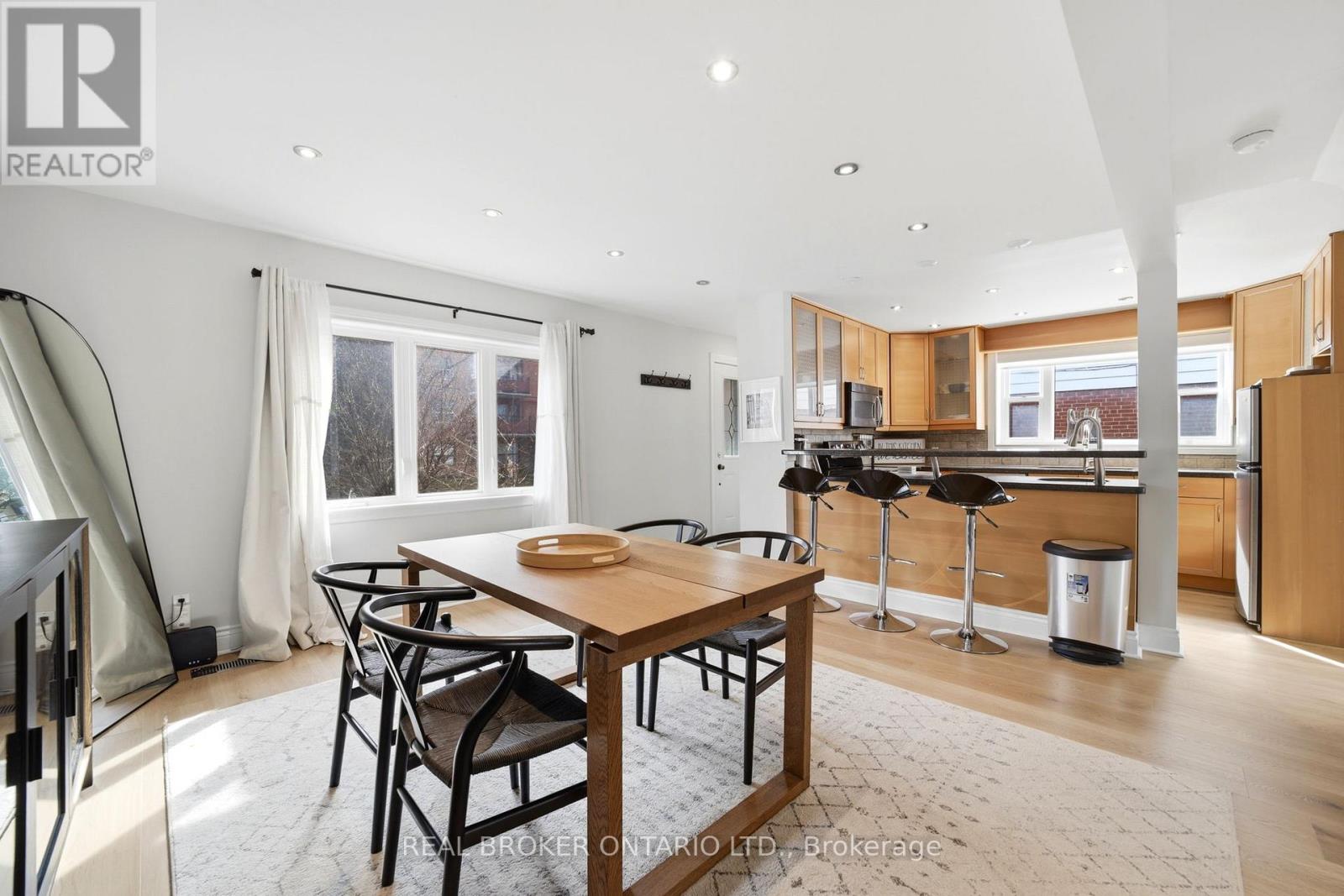 Upper - 24 Glenburn Avenue, Toronto, Ontario  M4B 2X2 - Photo 11 - E12943736