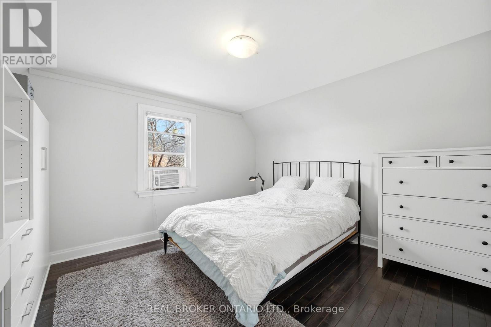 Upper - 24 Glenburn Avenue, Toronto, Ontario  M4B 2X2 - Photo 13 - E12943736