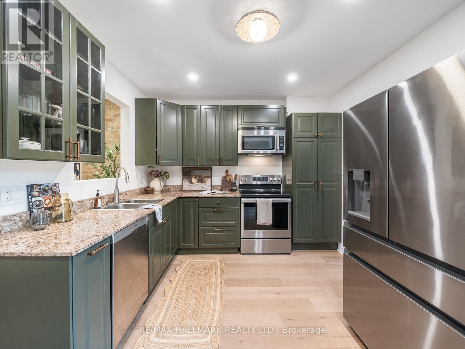 24 Richard Avenue, Toronto, Ontario  M4L 1W9 - Photo 17 - E12943782