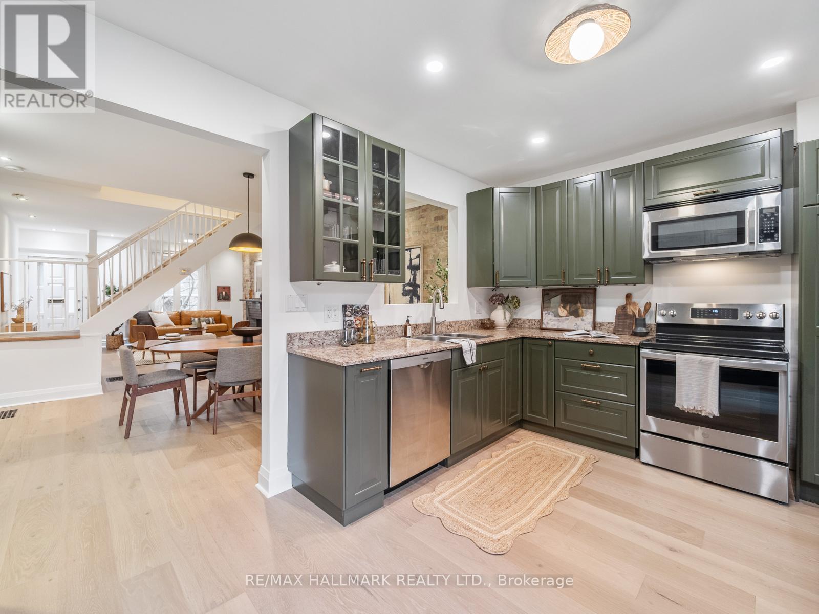 24 Richard Avenue, Toronto, Ontario  M4L 1W9 - Photo 18 - E12943782